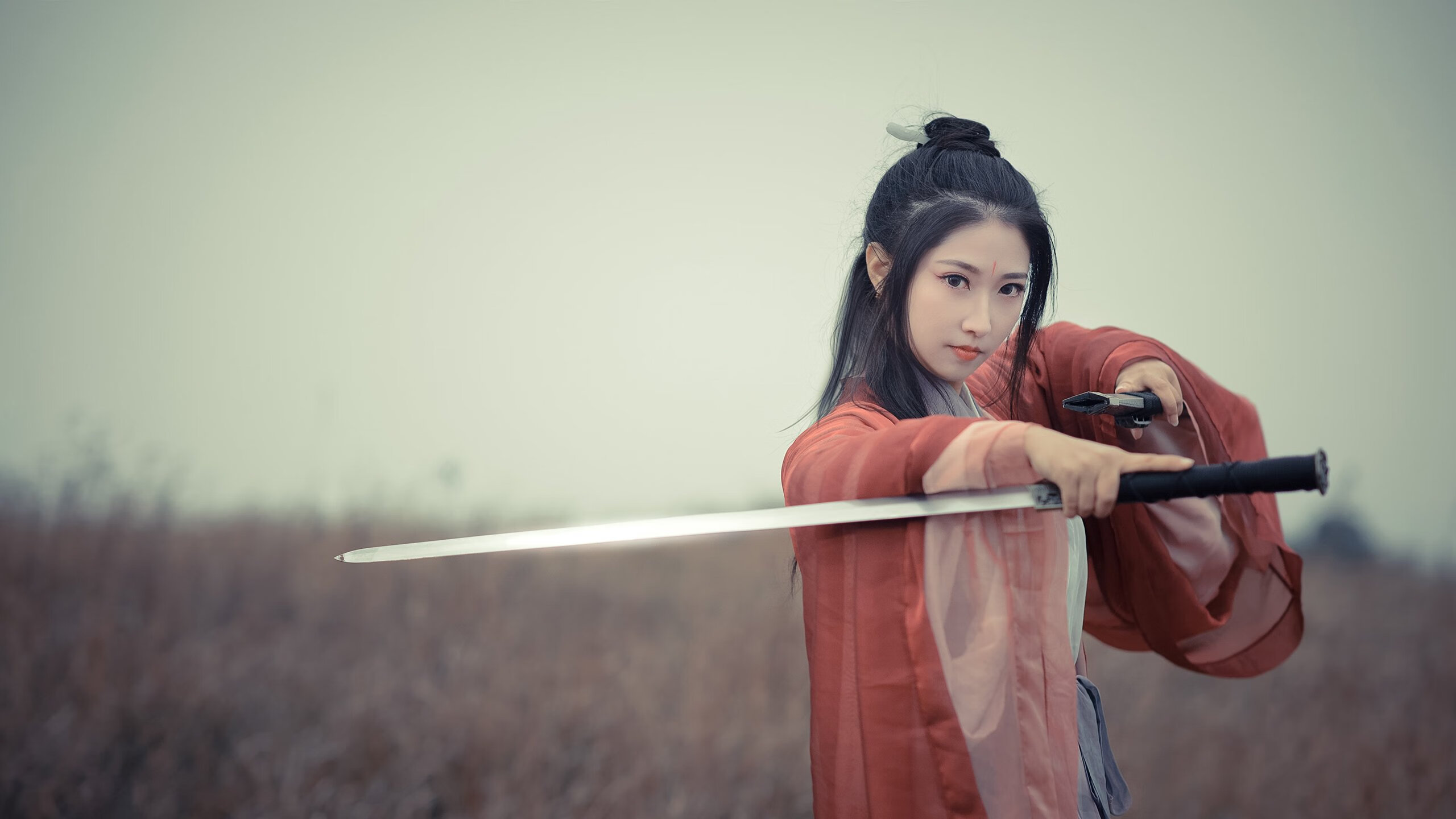 米兰体育APP-C罗击掌裁判展现职业风度，c罗 裁判